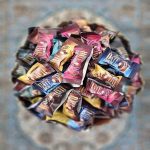 خرما شکلاتی مخلوط  با مغز بادام تنگسیر 6 کیلویی